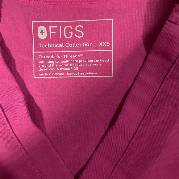 FIGS Scrub Top . - Picture 2 of 3